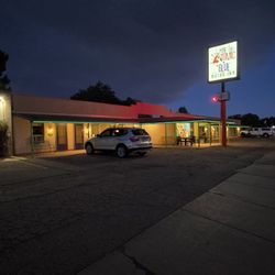 The Atomic Blue Motor-Inn - The Atomic Blue Motor-Inn at night 07-08-2026