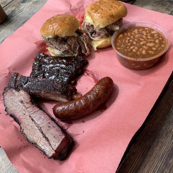 la Barbecue - Sliced Brisket, Pork Ribs, Pulled Pork Sandwich, Beans and Chipotle Sausage. - Barbeque Near Me - Austin, Texas la Barbecue - Sliced Brisket, Pork Ribs, Pulled Pork Sandwich, Beans and Chipotle Sausage. - Barbeque Near Me - Austin, Texas