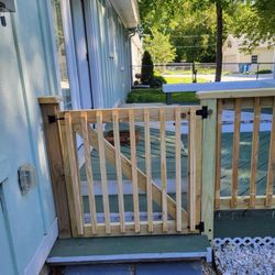 Frazier Decking - Gate added to fully enclose the back yard