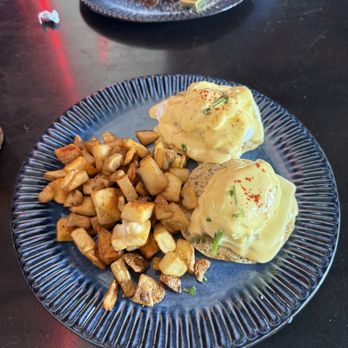 Wilde On The Porch - Eggs Benedict - Lounges Near Me - Miami Beach, Florida