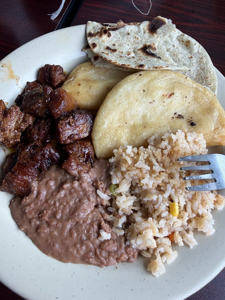 Los Chingones Restaurant