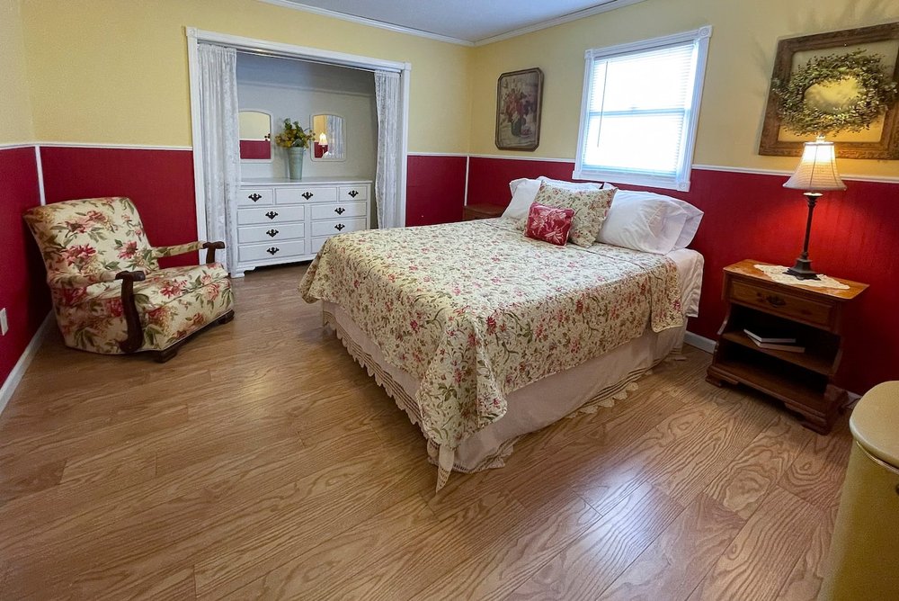 SUITE NAUVOO 1360 Mulholland, Nauvoo, Illinois Vacation Rentals