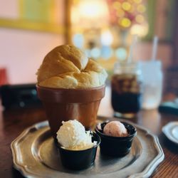 Patti's 1880's Settlement - Fresh Flower pot bread