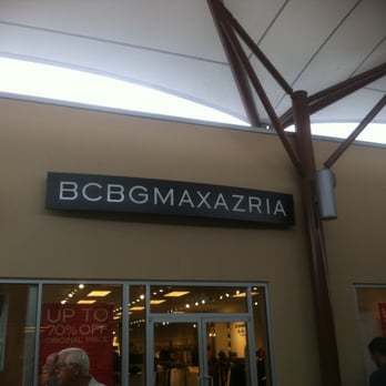 Seattle Premium Outlets - Err...how exactly do you pronounce this? LOL! - Shopping Centers Near Me - Tulalip, Washington