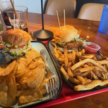 The Southern Growl - Hamburger & chips, fried chicken & fries - Gastropubs Near Me - Greer, South Carolina The Southern Growl - Hamburger & chips, fried chicken & fries - Gastropubs Near Me - Greer, South Carolina