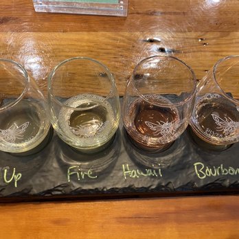 Silver Hand Meadery - Mead tasting flight - Meaderies Near Me - Williamsburg, Virginia Silver Hand Meadery - Mead tasting flight - Meaderies Near Me - Williamsburg, Virginia
