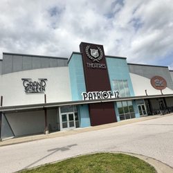 B&B Theatres Waynesville Patriot 12 - Theater Entrance