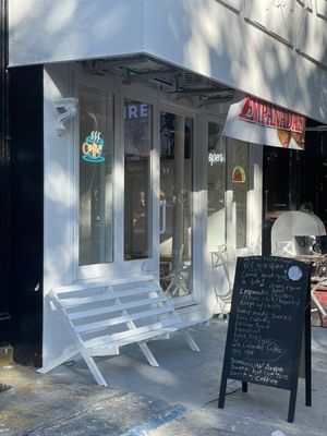 Cafe La Fe, coffee shop and bubble tea. by null