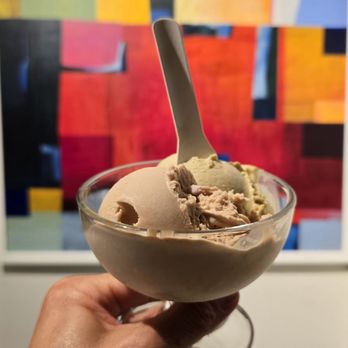 Hallaisen - Bailey's and Pistachio - Ice Cream & Frozen Yogurt Near Me - Bergen, 12