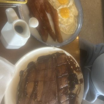 Clara B's Kitchen Table - Griddle breakfast. - Food Trucks Near Me - Belleville, Illinois