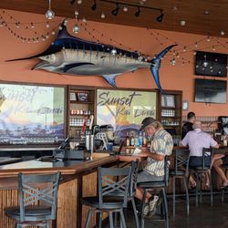 Sunset Kai Lanai - Indoor bar