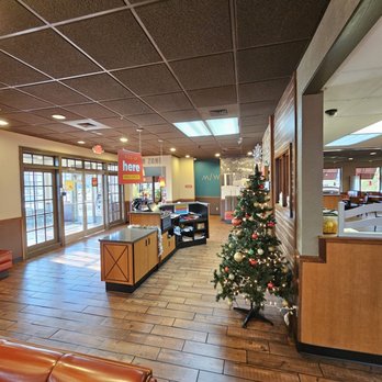 Denny's - Very spacious building structure where you can feel comfortable and relaxed. - Breakfast & Brunch Near Me - Roanoke, Virginia