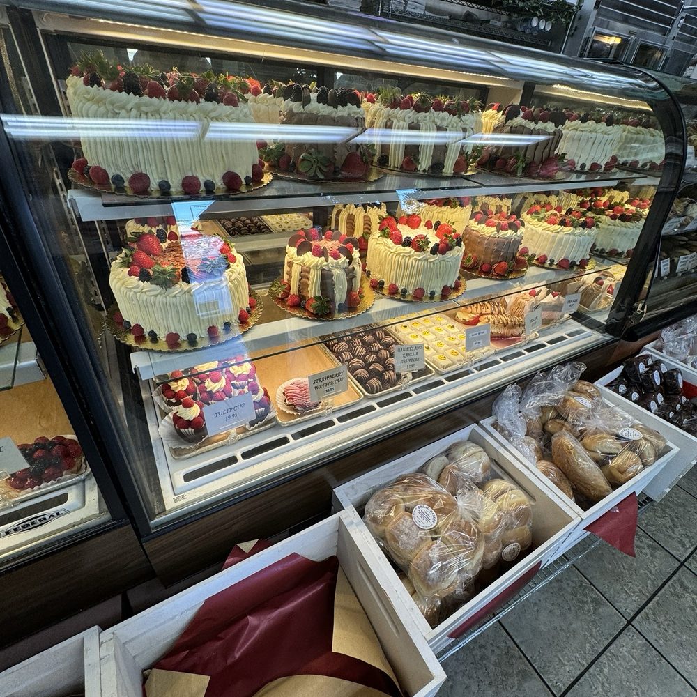 Bread Basket Cake Company - Cakes (Chocolate and Vanilla choices) - Delis Near Me - Camarillo, California Bread Basket Cake Company - Cakes (Chocolate and Vanilla choices) - Delis Near Me - Camarillo, California