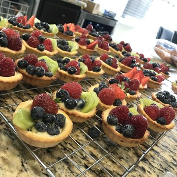 Blyssful Bakes - Mini Fruit Tarts - Cupcakes Near Me Blyssful Bakes - Mini Fruit Tarts - Cupcakes Near Me
