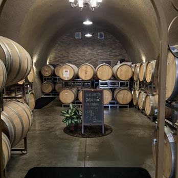 Van'N Boozy - Indoor area - Wine Tours Near Me - Temecula, California Van'N Boozy - Indoor area - Wine Tours Near Me - Temecula, California