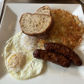 900 Grayson - The Breakfast with over easy eggs and chicken Chicken-Apple Sausage - Breakfast & Brunch Near Me - Berkeley, California
