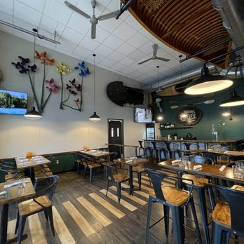 Steady Eddy's Station - the dining area - Wine Bars Near Me - Leo, Indiana