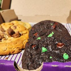Insomnia Cookies - Mint chip cookie