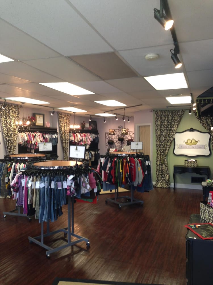 TWO E’S IN A POD Updated July 2024 128 S Prospect Ave, Hartville