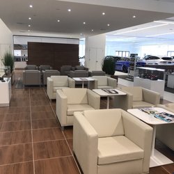 Jaguar Land Rover Marlboro - Waiting area