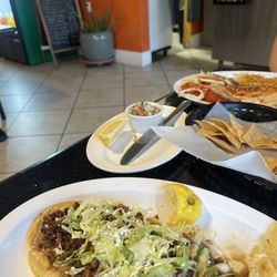 El Rey Mexican Grill & Seafood - Huarache de asada with pico de gallo on the side. Estaba delicioso