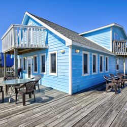 Beach Front Properties - TX Star Deck
