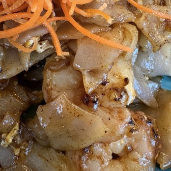 Come On Thai Cuisine - Shrimps up close for Drunken Noodle dish - Thai Near Me - Brooklyn, New York