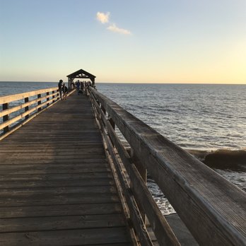 Waimea Pier - Beaches Near Me - Waimea, Hawaii