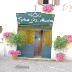 L'è Maistess - L'ingresso, sulla piazzettina.