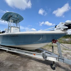 Family Boating and Marine Centers - 2020 Pathfinder 2300 HPS