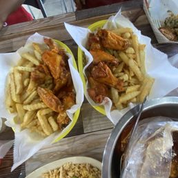 Buffalo/Spicy Garlic Wings Buffalo/Spicy Garlic Wings