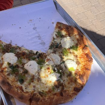 Old County Inn - The white pizza - Pizza Near Me - Pine, Arizona