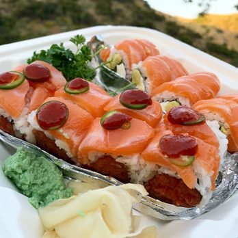 FUJIYA - Philadelphia up (top), I love salmon roll bottom! - Japanese Near Me - Burbank, California FUJIYA - Philadelphia up (top), I love salmon roll bottom! - Japanese Near Me - Burbank, California