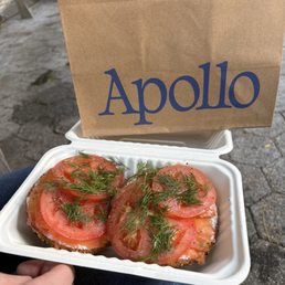 Salmon bagel w/tomato Salmon bagel w/tomato