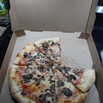Ferrara Pizza and Pasta - Bad Pizza and chicken mushroom dish also bad... - Italian Near Me - Orlando, Florida