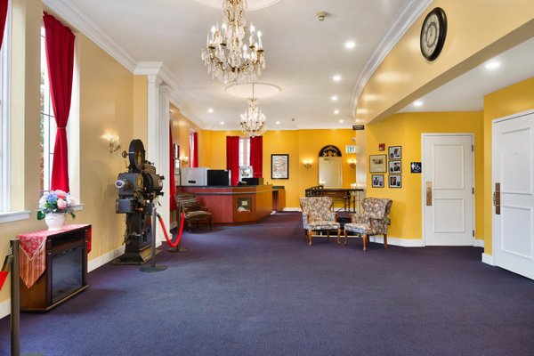 Historic Everett Theatre by null