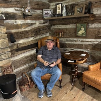 Settlers Mountain - Sitting by the Fire Place - Vacation Rentals Near Me - Bryson City, North Carolina