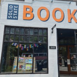 Picture of entrance to bookstore