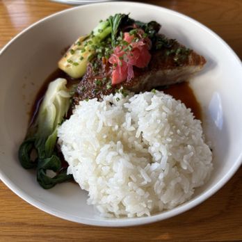 Kapa Hale - Fresh Catch - seared ahi - Hawaiian Near Me - Honolulu, Hawaii