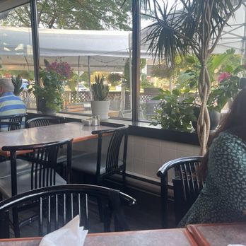Quarry Cafe - Outside Patio - Coffee & Tea Near Me - Scarborough, Ontario