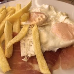 Mama - Huevos Fritos con Jamón y patatas