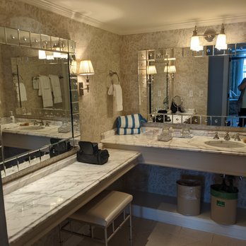 Saybrook Point Inn & Spa - outside bathroom. btw, no tissues anywhere near the bathroom. - Marinas Near Me - Old Saybrook, Connecticut Saybrook Point Inn & Spa - outside bathroom. btw, no tissues anywhere near the bathroom. - Marinas Near Me - Old Saybrook, Connecticut