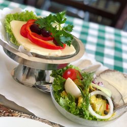 Hansens Gamle Familiehave - Cheese and herring sandwiches