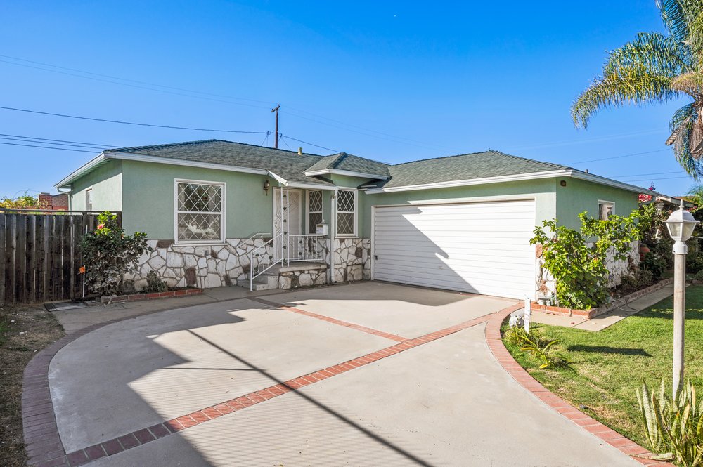 ERIC BASKETT CIRCLE REAL ESTATE Request Information 3250 Airflite Way, Long Beach