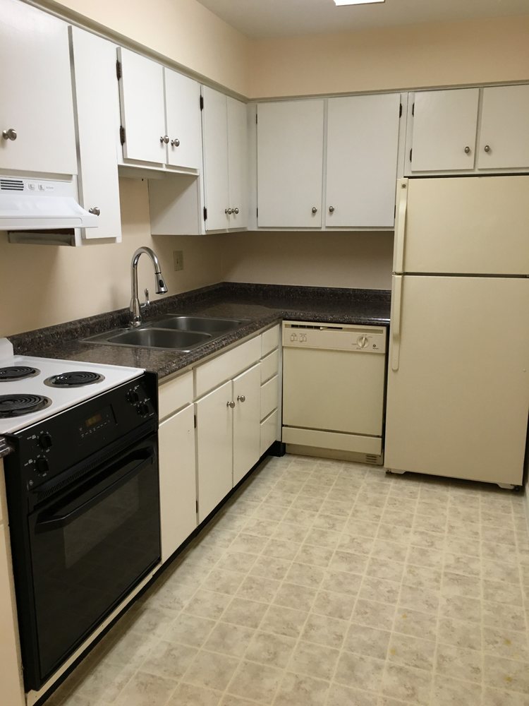 DRAKE VILLAGE APARTMENTS Updated September 2024 26 Photos 116