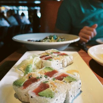 Houston's Restaurant - Thai Tuna Roll Sushi - Steakhouses Near Me - Pasadena, California