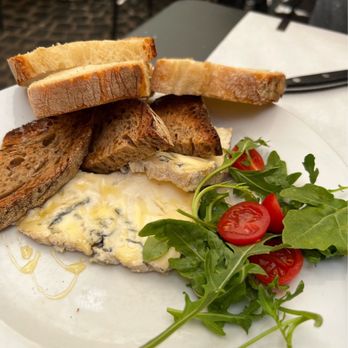 Il Chianti - Gorgonzola cheese with roney - Wine Bars Near Me - Rome, RM Il Chianti - Gorgonzola cheese with roney - Wine Bars Near Me - Rome, RM
