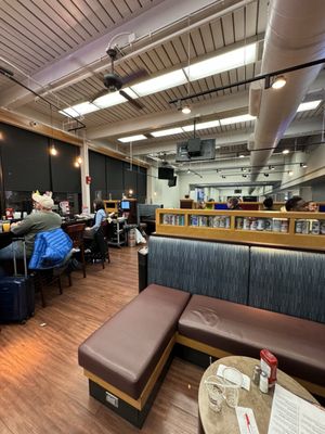 Chickie's & Pete's Terminal C by null
