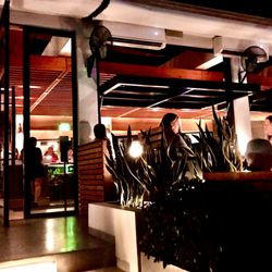 Shore - The indoor/outdoor dining room