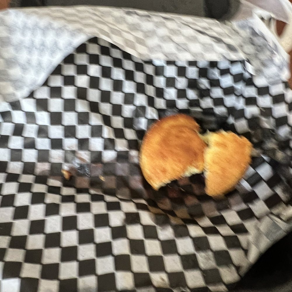 Lannie's Bar-B-Q - Corn bread.. was actually good - Barbeque Near Me - Selma, Alabama